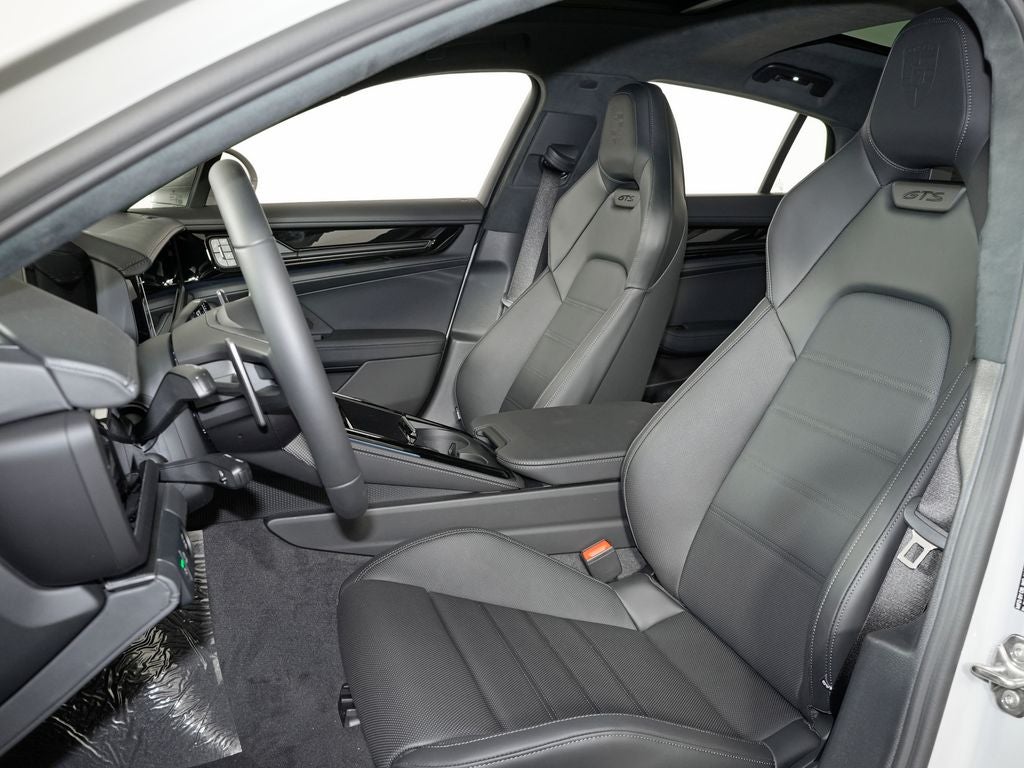2026 Porsche Panamera — detail view