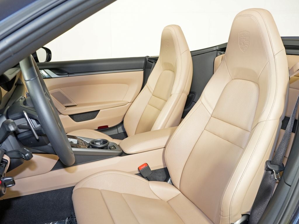 2020 Porsche 911 — detail view