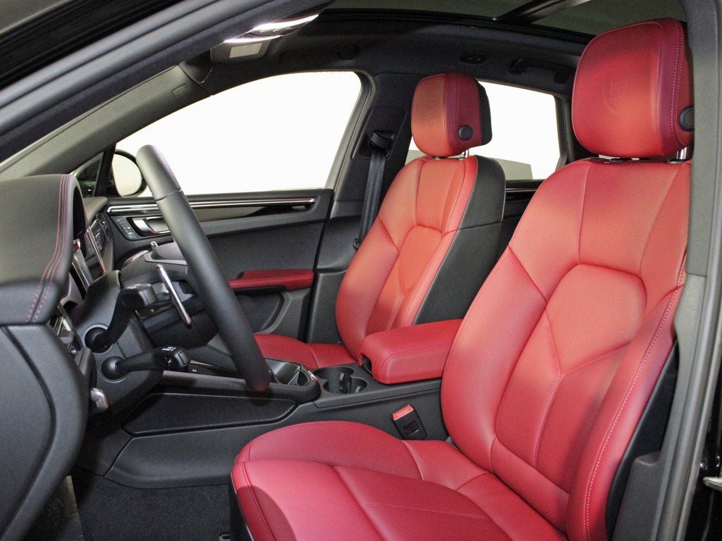 2026 Porsche Macan — detail view