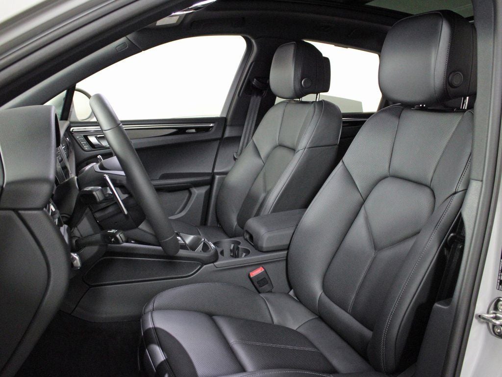 2026 Porsche Macan — detail view