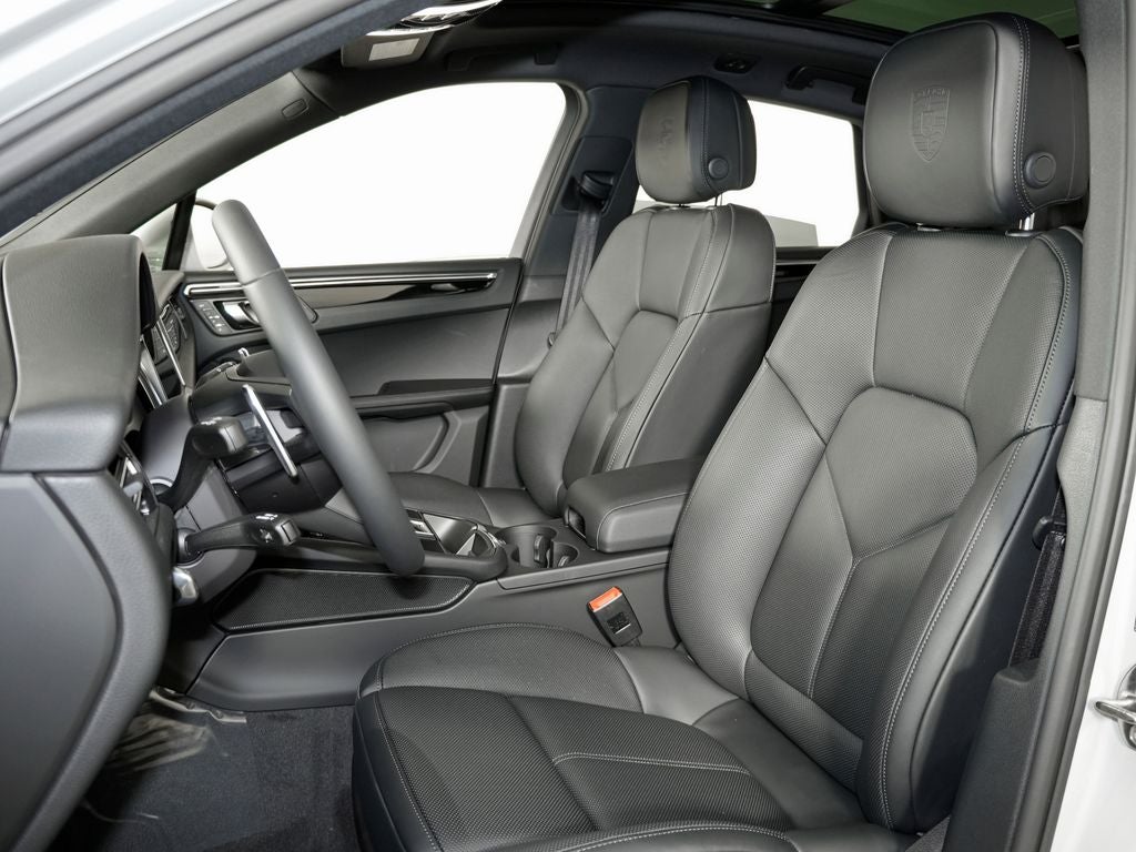 2026 Porsche Macan — detail view