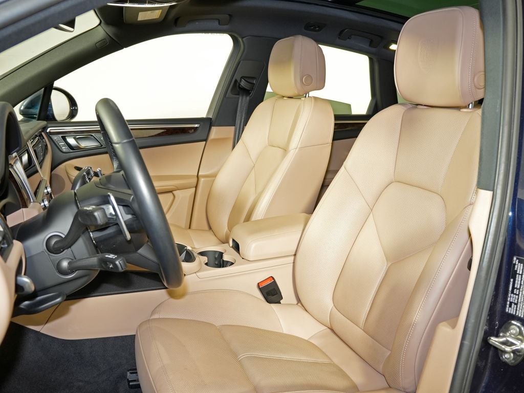 2023 Porsche Macan — detail view