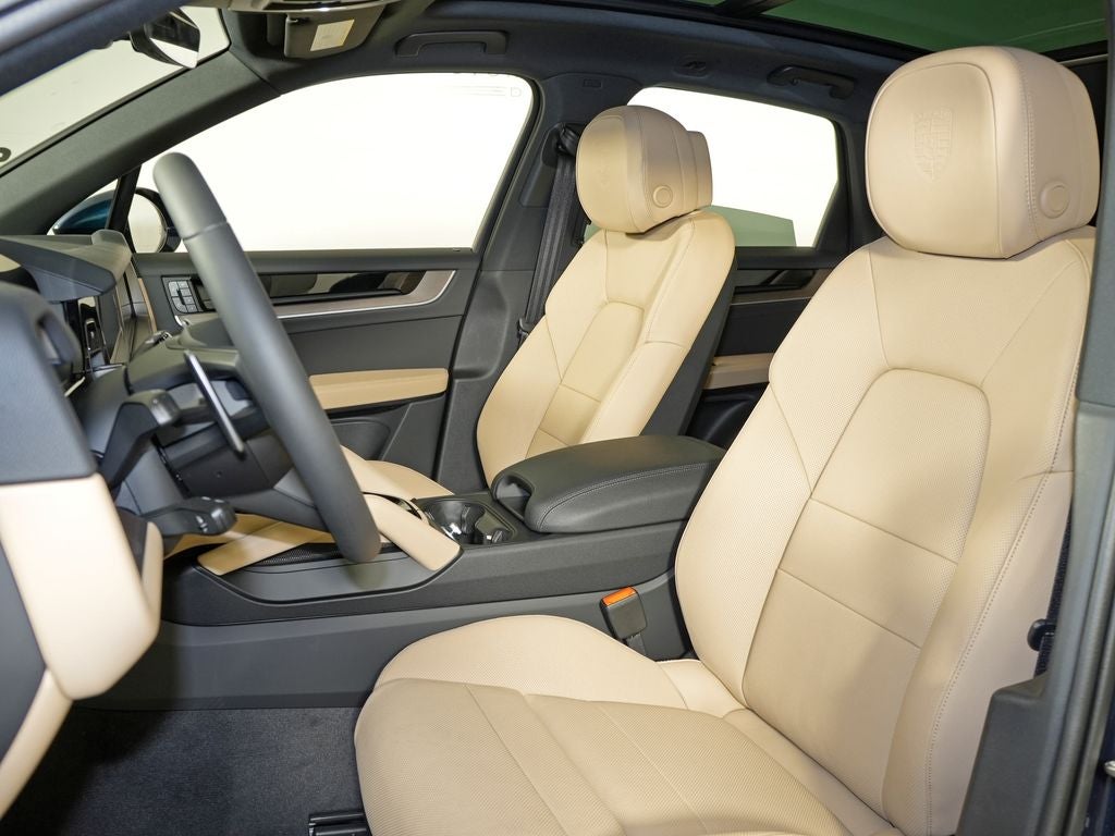 2026 Porsche Cayenne — detail view