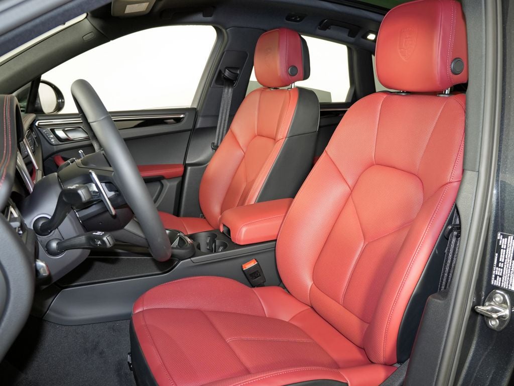 2026 Porsche Macan — detail view